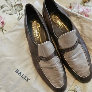 Continentals Bally Men's Two-Tone Leather Loafers Style Gregory Size 9B with Bag